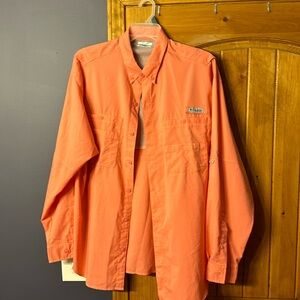 Men’s salmon colored Columbia sportswear, Company fishing shirt